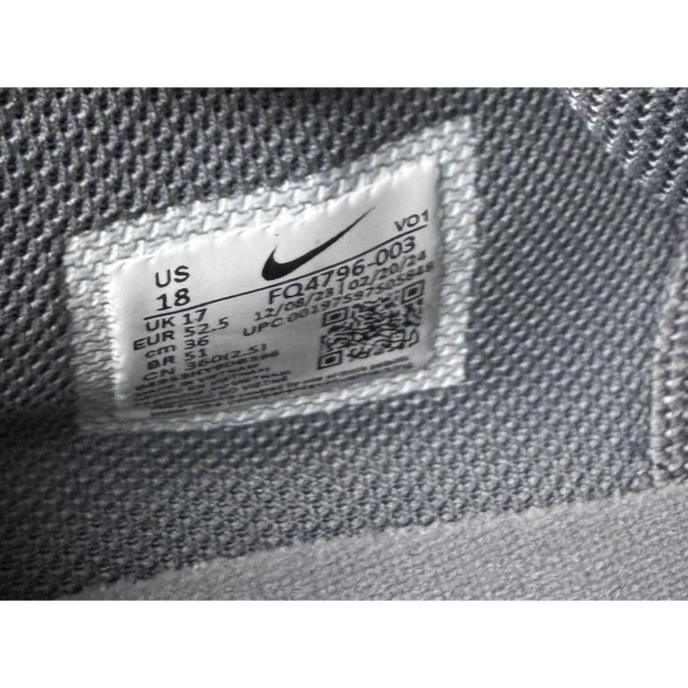 Nike Men's Light Gray and Lime Green Athletic Shoes